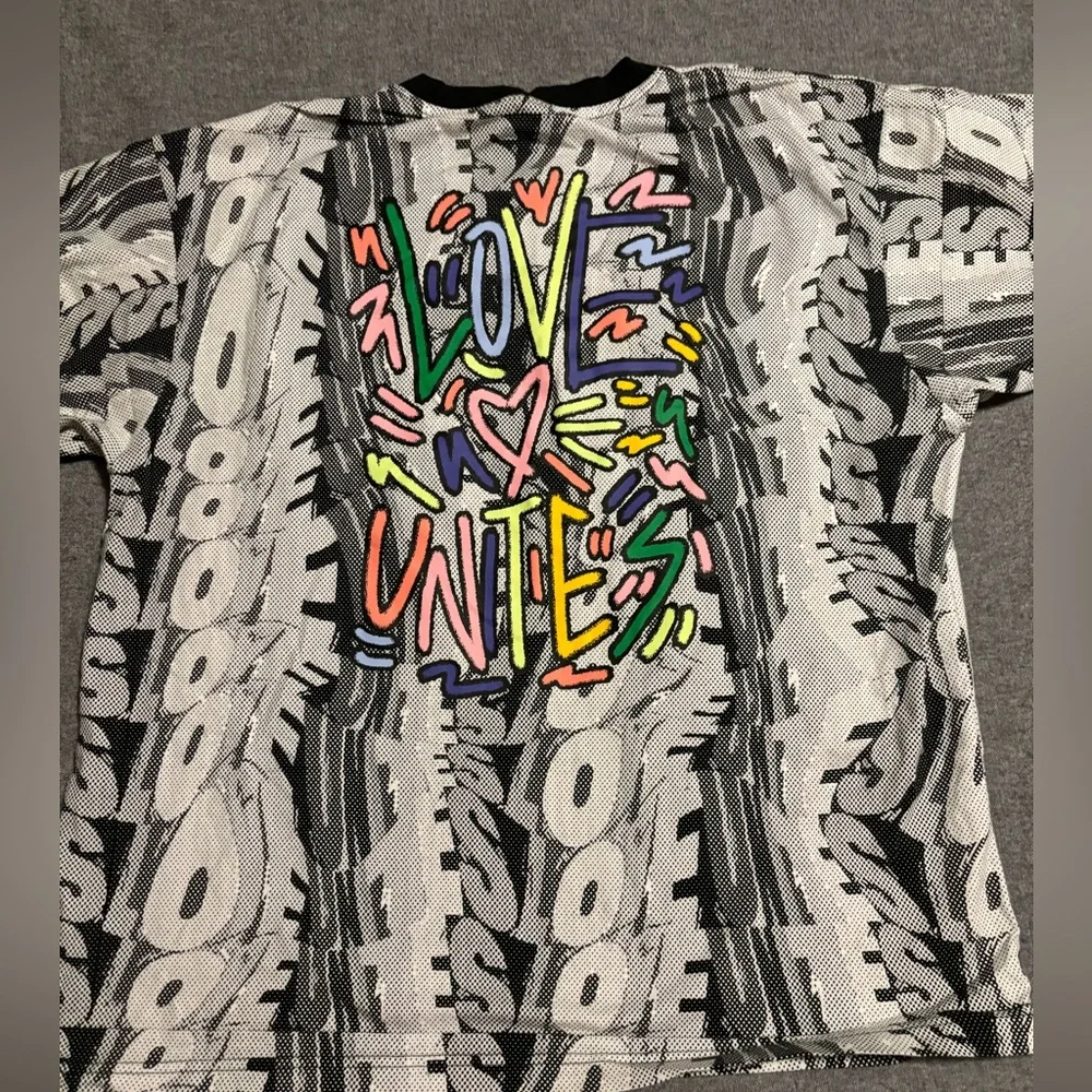 adidas‎ LOVE UNITES DOODLE PRINT TEE (GENDER NEUTRAL) Size M